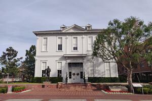 536 - ORIGINAL BUILDING OF USC